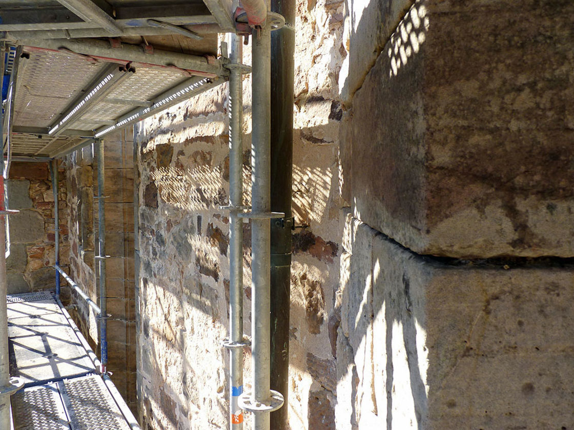 Arbeiten an der Südfassade (Foto: Karl-Franz Thiede)